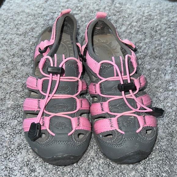 Pink and gray Bearpaw water shoes - Picture 1 of 8